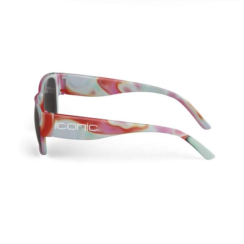 mirrored sunglasses