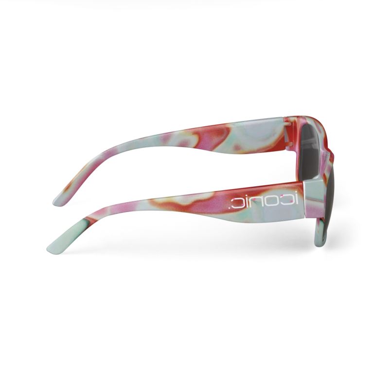 mirrored sunglasses